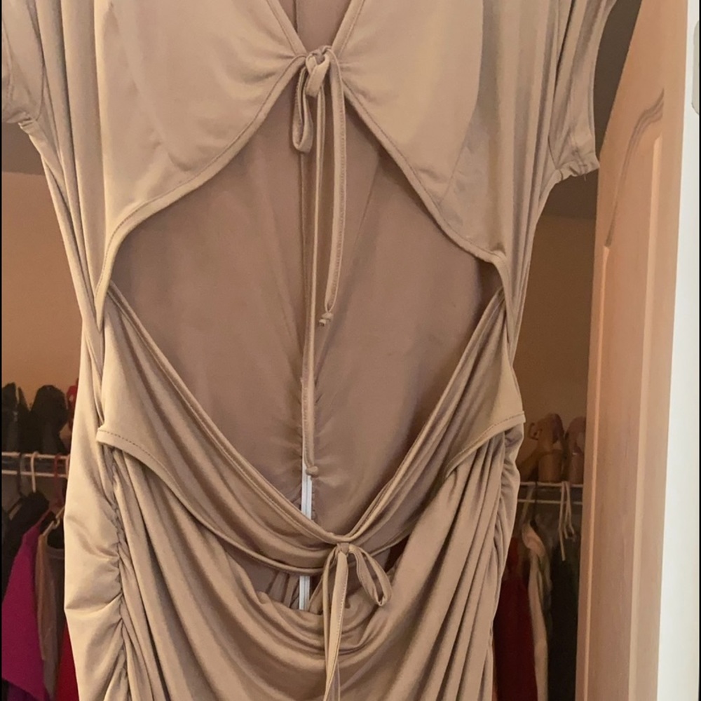 Fashion to Figure Size 3 . Sexy for the summer.Ruffled edges.